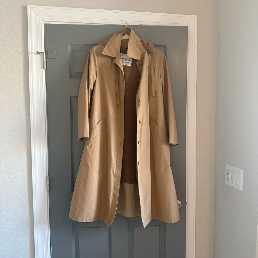 Vintage 1970s London Fog Trench Coat Petite 10 Tan Wool Liner Hood Classic